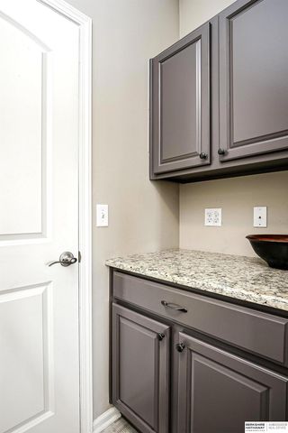 17505 Wirt Street, Omaha, NE 68116