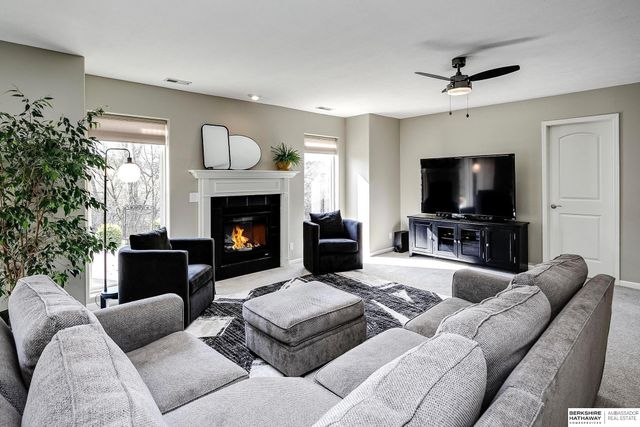 17505 Wirt Street, Omaha, NE 68116