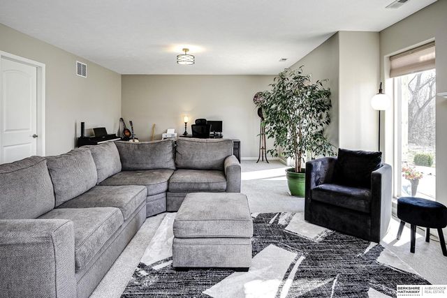 17505 Wirt Street, Omaha, NE 68116