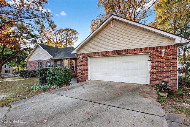 8824 Kipapa Way, Diamondhead, MS 39525