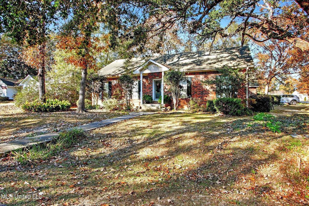 8824 Kipapa Way, Diamondhead, MS 39525