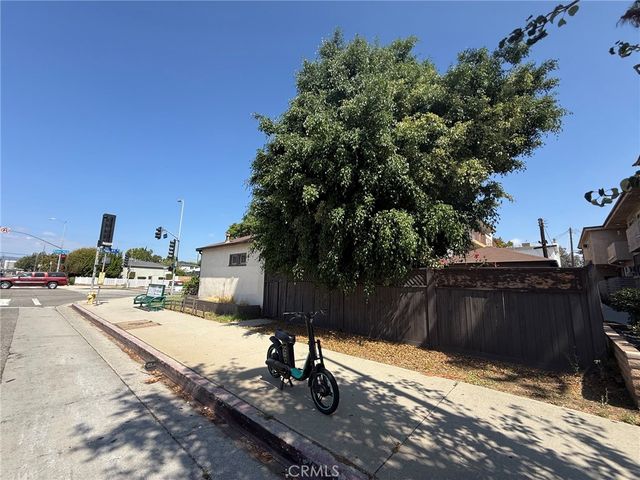 12020 Ocean Park, Los Angeles, CA 90064