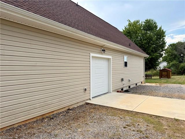 1027 Tabor Road, Olin, NC 28660