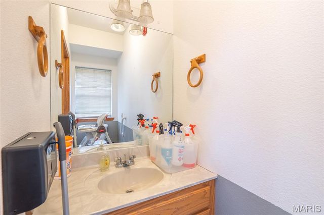 207 E. Front St., Annapolis, MO 63620