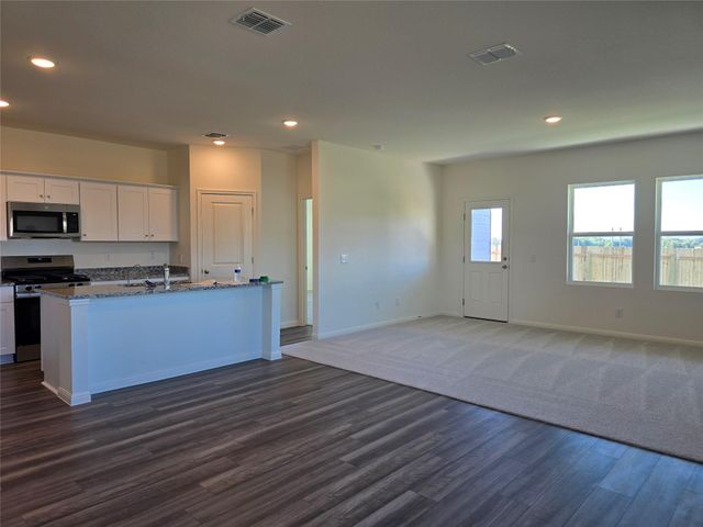 202 Fox Haven RD, Hutto, TX 78634