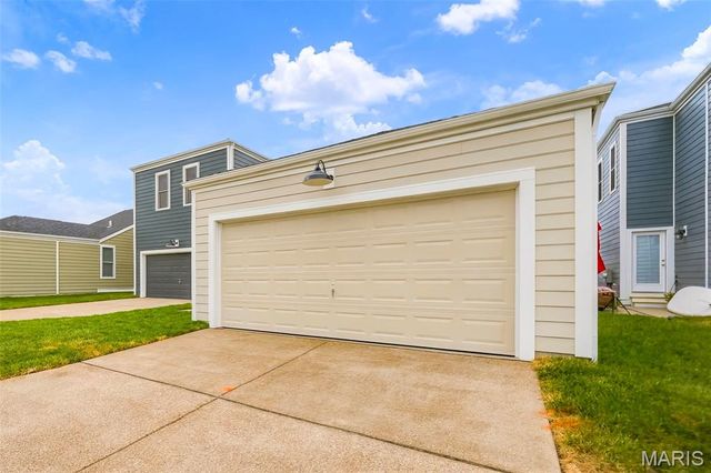 9023 Wilkie Station Street, St Charles, MO 63301