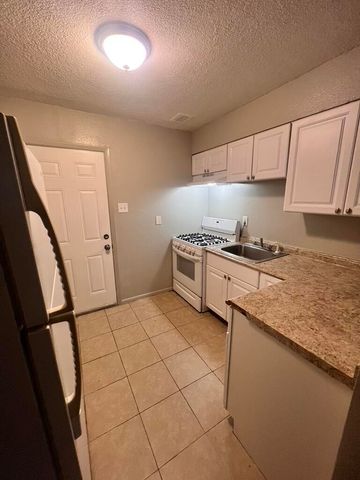 423 Dallas Street SE A, Albuquerque, NM 87108