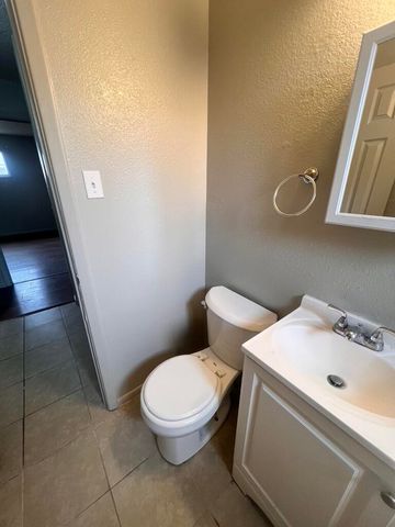 423 Dallas Street SE A, Albuquerque, NM 87108