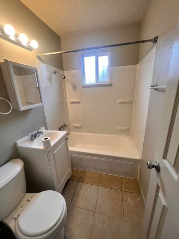 423 Dallas Street SE A, Albuquerque, NM 87108