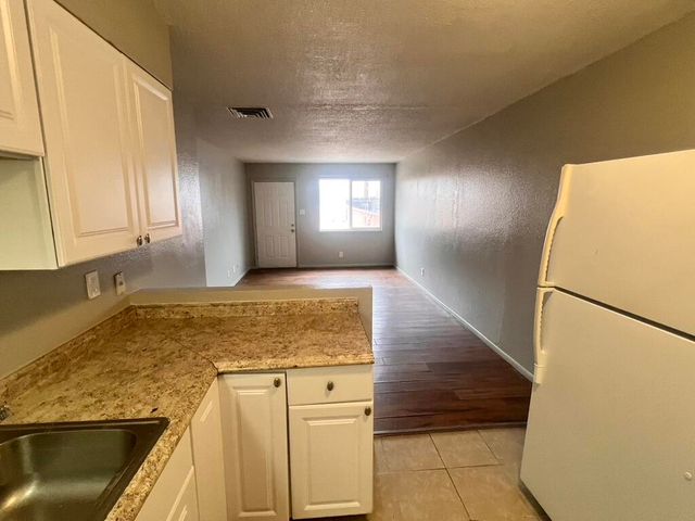 423 Dallas Street SE A, Albuquerque, NM 87108