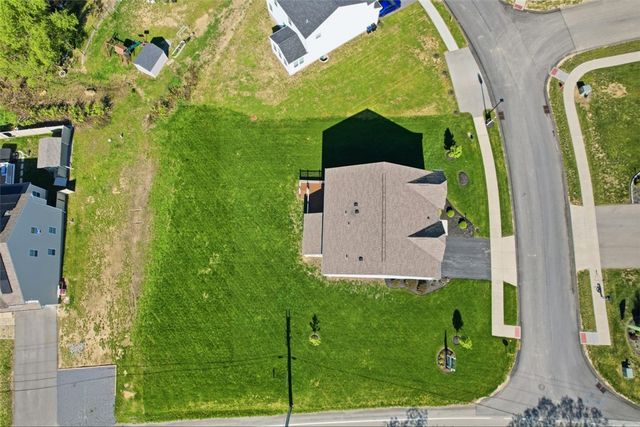 101 Doria Ann Dr, Center Twp, PA 15061