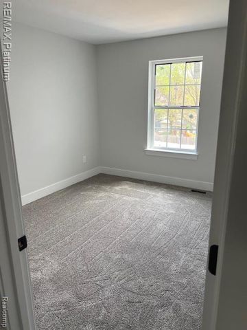 9400 Roland Drive, Brighton, MI 48116