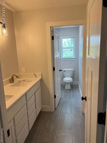 9400 Roland Drive, Brighton, MI 48116