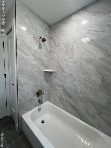 9400 Roland Drive, Brighton, MI 48116