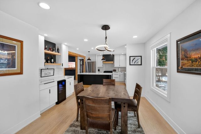 221 Olesen Drive, Naperville, IL 60540