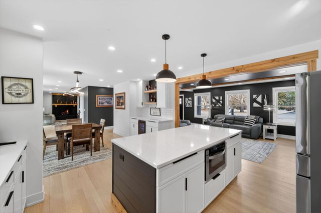 221 Olesen Drive, Naperville, IL 60540