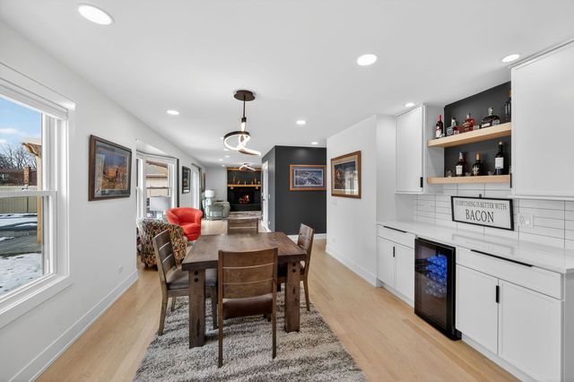 221 Olesen Drive, Naperville, IL 60540