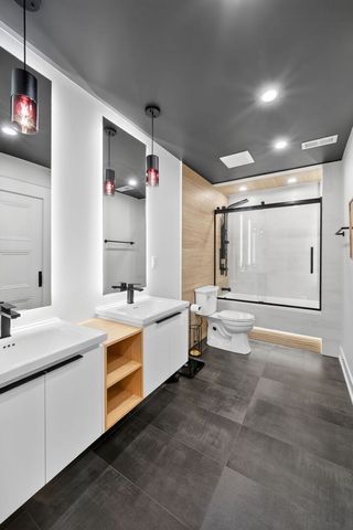 221 Olesen Drive, Naperville, IL 60540