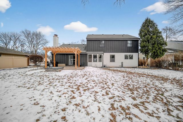 221 Olesen Drive, Naperville, IL 60540