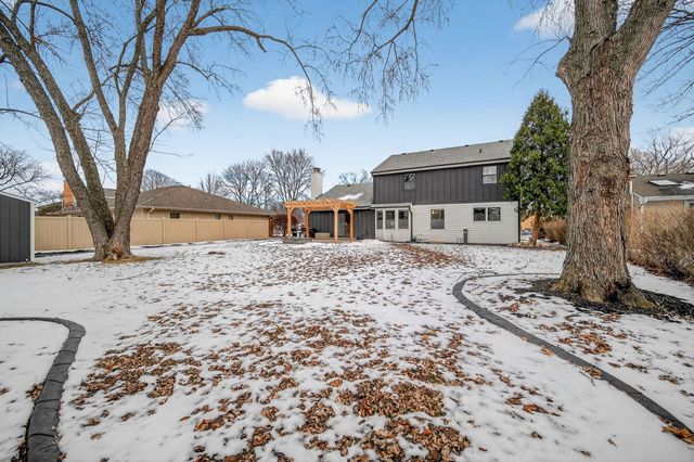221 Olesen Drive, Naperville, IL 60540