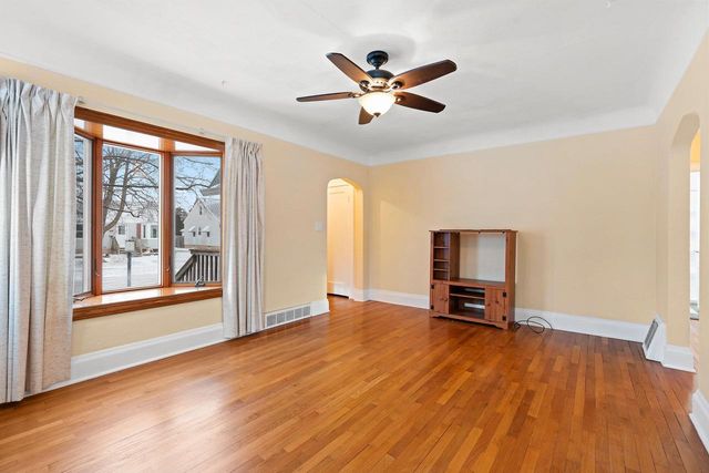 714 MAPLE STREET, Neenah, WI 54956