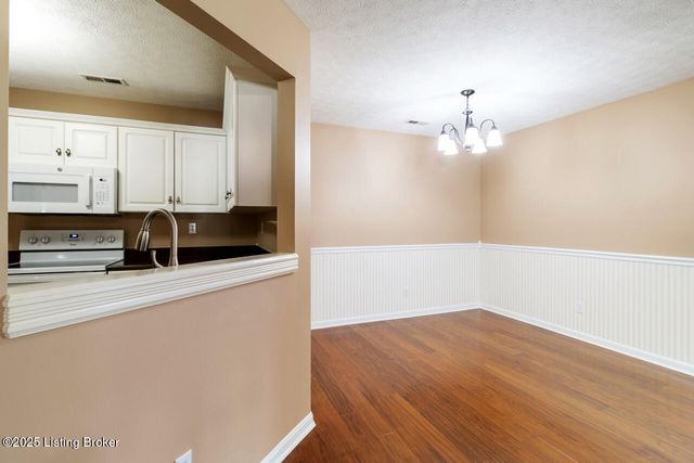 8701 Lough Dr, Louisville, KY 40291