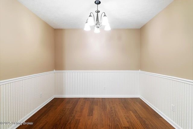 8701 Lough Dr, Louisville, KY 40291