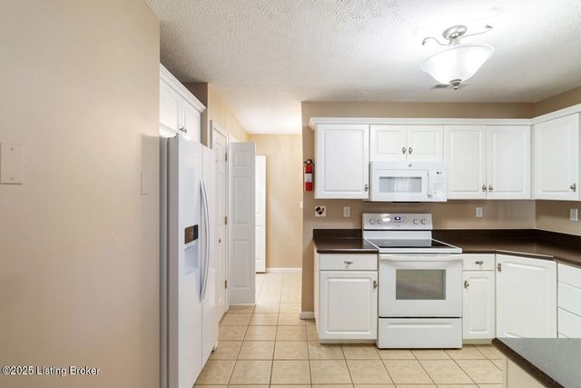 8701 Lough Dr, Louisville, KY 40291