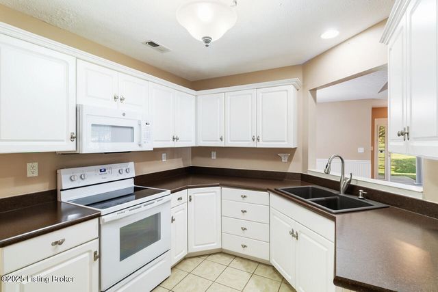 8701 Lough Dr, Louisville, KY 40291