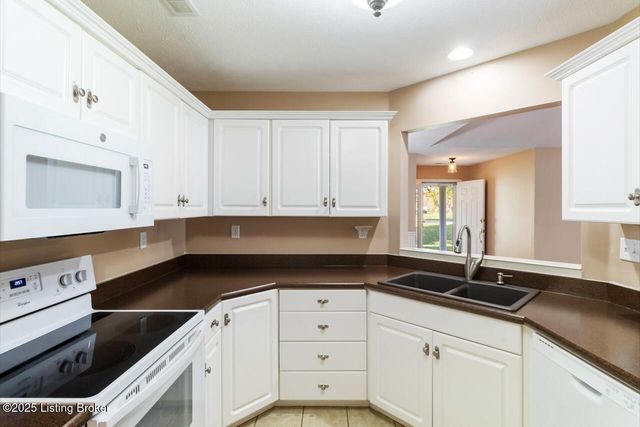 8701 Lough Dr, Louisville, KY 40291