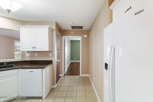 8701 Lough Dr, Louisville, KY 40291