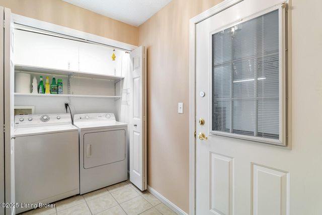 8701 Lough Dr, Louisville, KY 40291