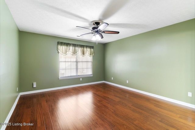 8701 Lough Dr, Louisville, KY 40291