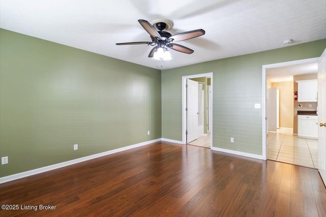 8701 Lough Dr, Louisville, KY 40291