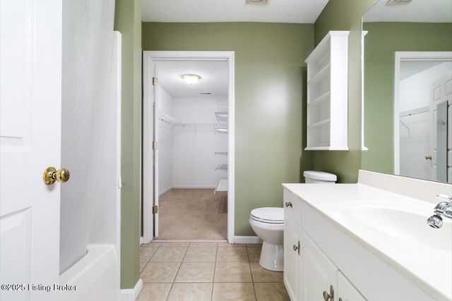 8701 Lough Dr, Louisville, KY 40291