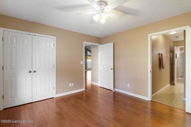 8701 Lough Dr, Louisville, KY 40291