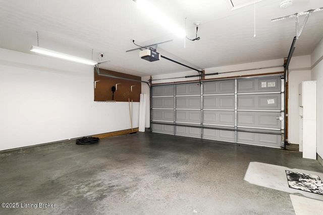 8701 Lough Dr, Louisville, KY 40291