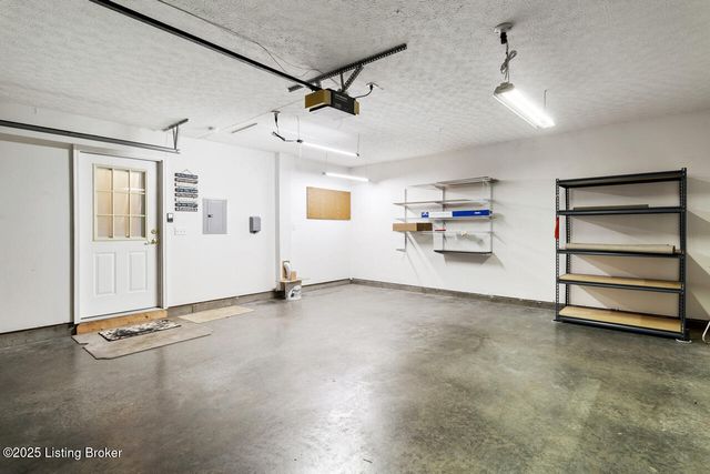 8701 Lough Dr, Louisville, KY 40291