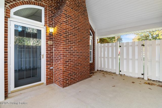 8701 Lough Dr, Louisville, KY 40291