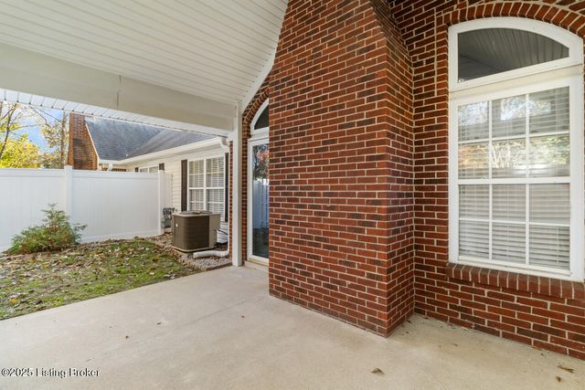 8701 Lough Dr, Louisville, KY 40291