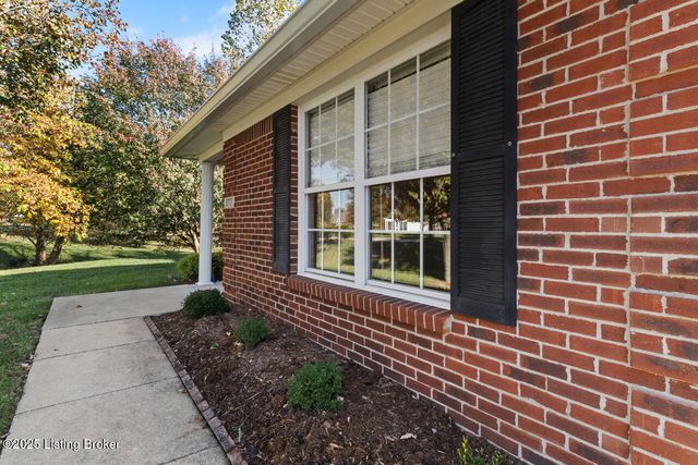 8701 Lough Dr, Louisville, KY 40291