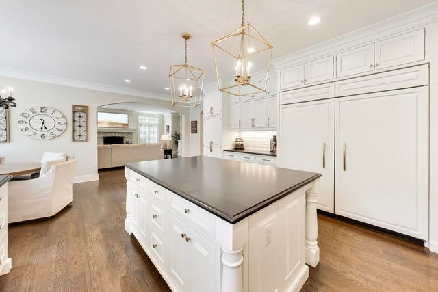 1871 W Salisbury Lane, Lake Forest, IL 60045