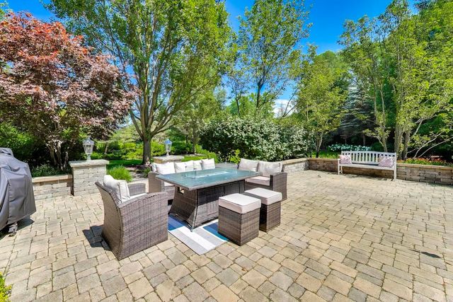 1871 W Salisbury Lane, Lake Forest, IL 60045