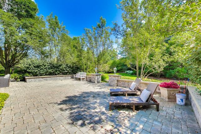 1871 W Salisbury Lane, Lake Forest, IL 60045