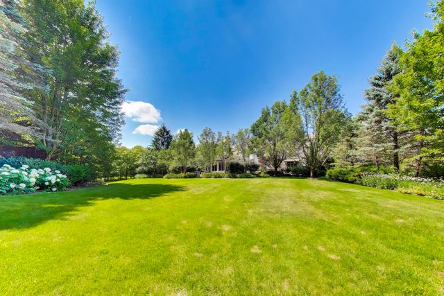 1871 W Salisbury Lane, Lake Forest, IL 60045