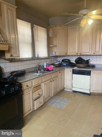 2012 CHESTNUT ST, Harrisburg, PA 17104