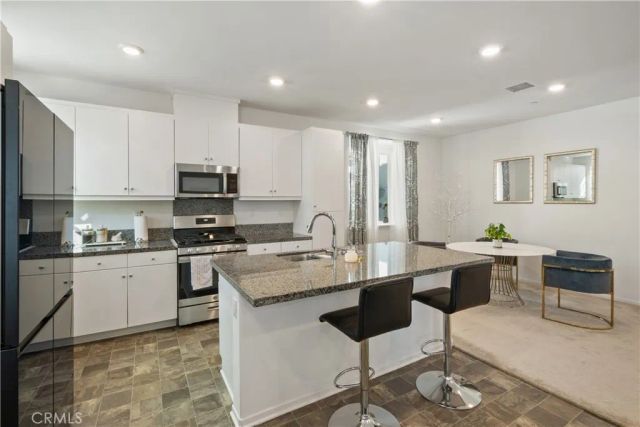 5604 Altamura Way 10, Fontana, CA 92336
