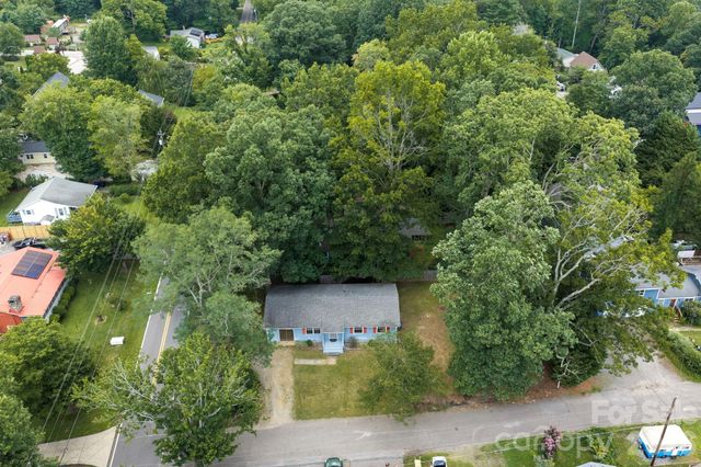 400 Hiawassee Avenue, Black Mountain, NC 28711