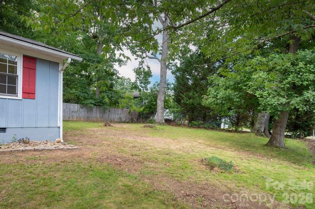 400 Hiawassee Avenue, Black Mountain, NC 28711