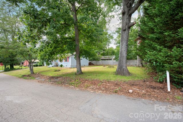 400 Hiawassee Avenue, Black Mountain, NC 28711